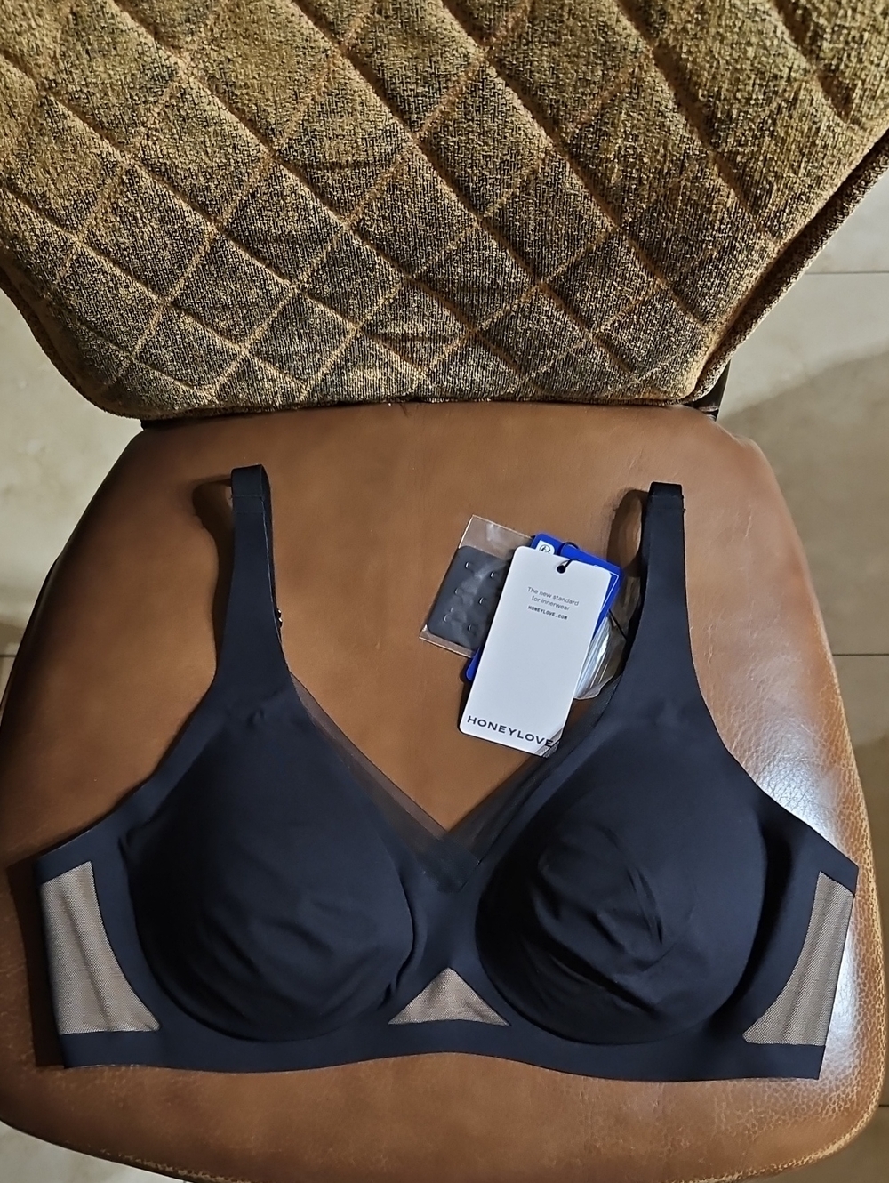 Honeylove Crossover V-Neck Wireless Bra Lightly Lined Padded Convertible Black